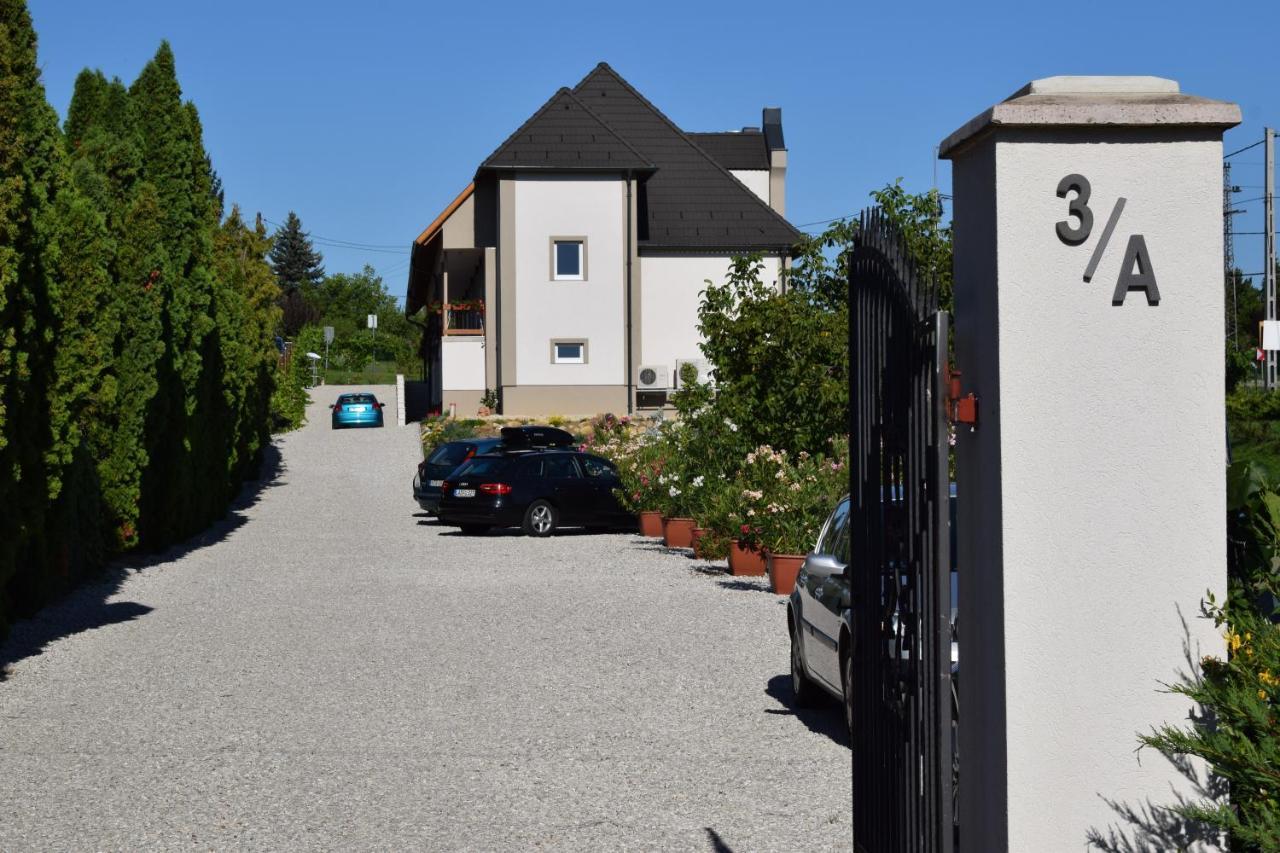 Platan Apartmanhaz Balatongyorok Exterior photo