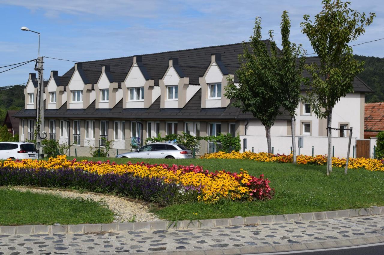 Platan Apartmanhaz Balatongyorok Exterior photo