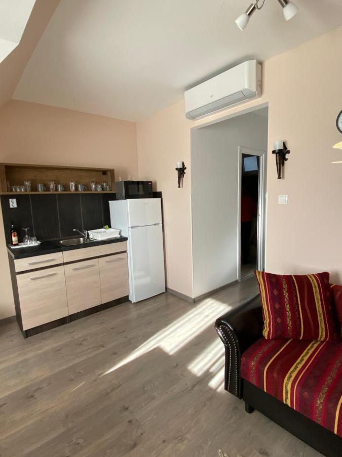 Platan Apartmanhaz Balatongyorok Exterior photo